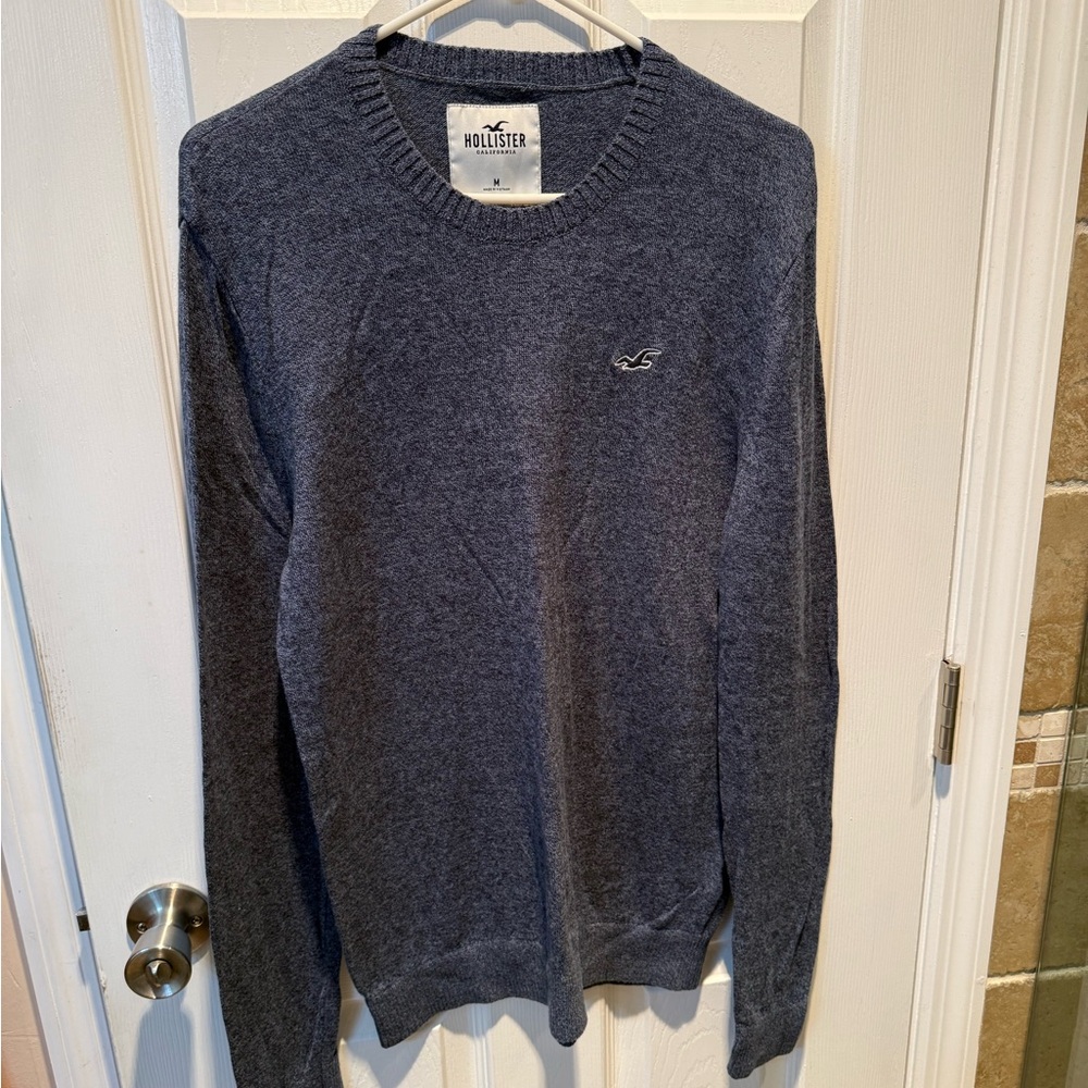 Hollister Men's Dark Blue Crewneck Sweater